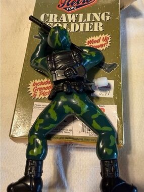 Retro Toys Crawling Soldier - Green Camouflage Wind-Up Toy